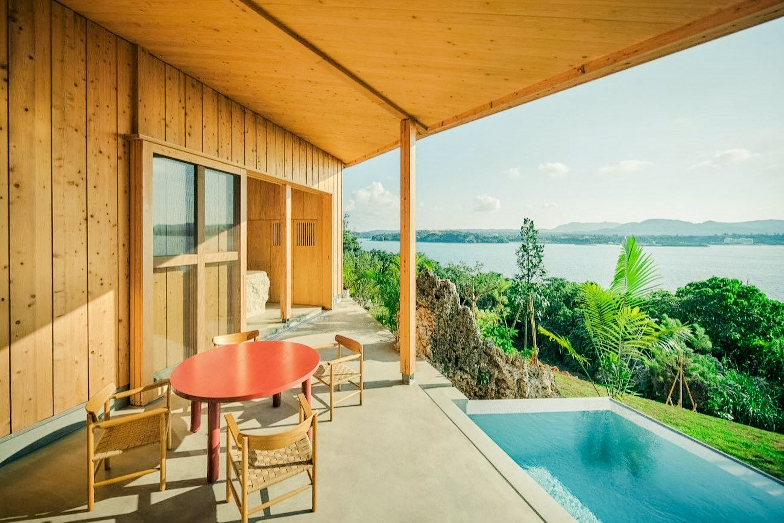 静けさをひとりじめ、古宇利島の庭時間『YAWN YARD Kouri Island』